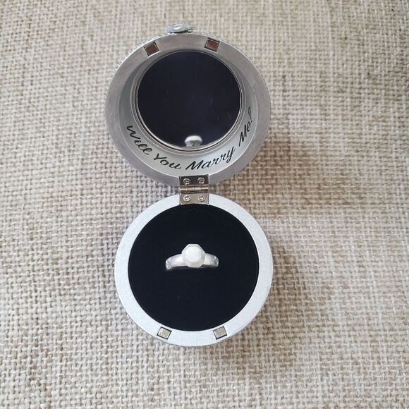 Disney Sleeping Beauty Castle Engagement Ring Holder Ornament - Picture 15 of 16